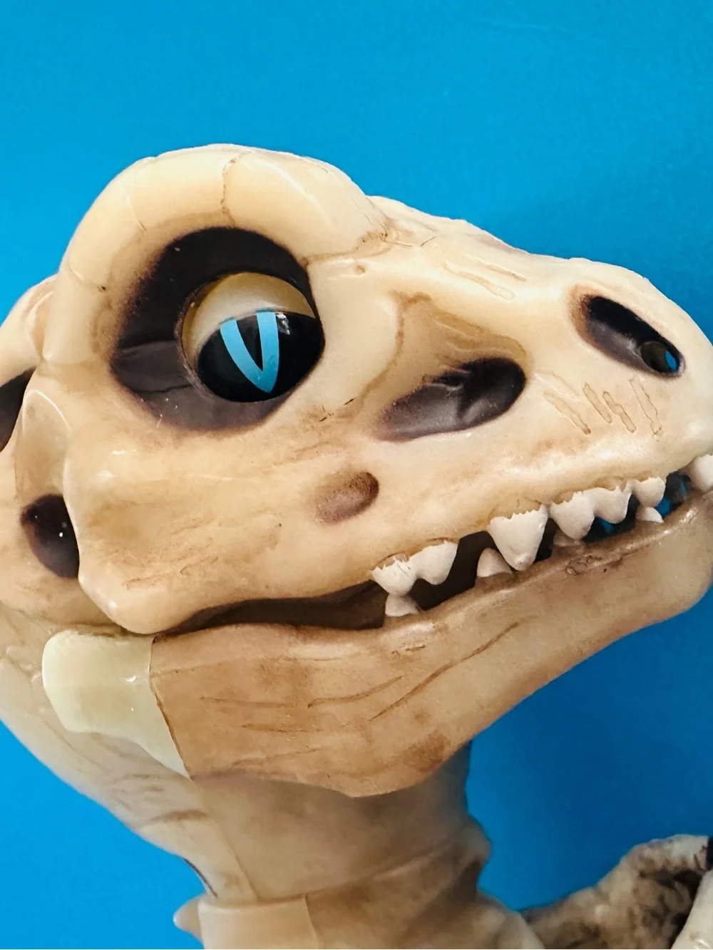 WOWWEE Fingerlings Untamed Skeleton T-Rex Raptor In The Gloom Interactive Toy 6”